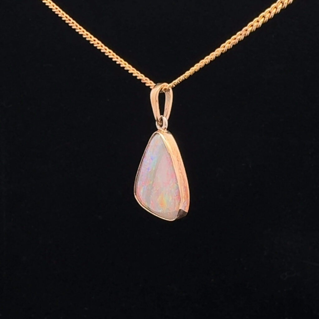 18K Yellow Gold Solid Crystal Opal Pendant 10496