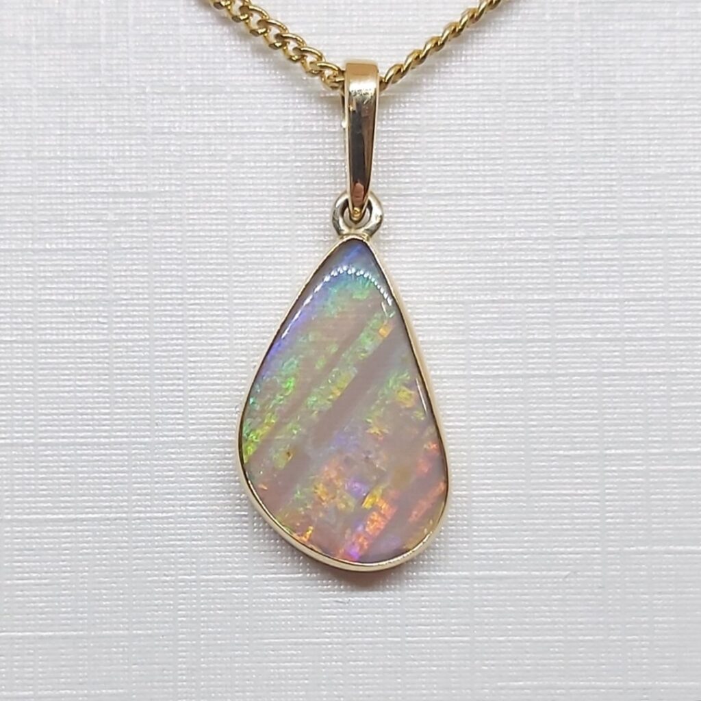 18k Yellow Gold Solid Crystal Opal Pendant
