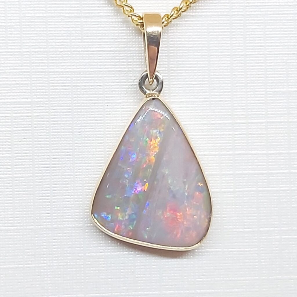 18k Yellow Gold Solid Crystal Opal Pendant