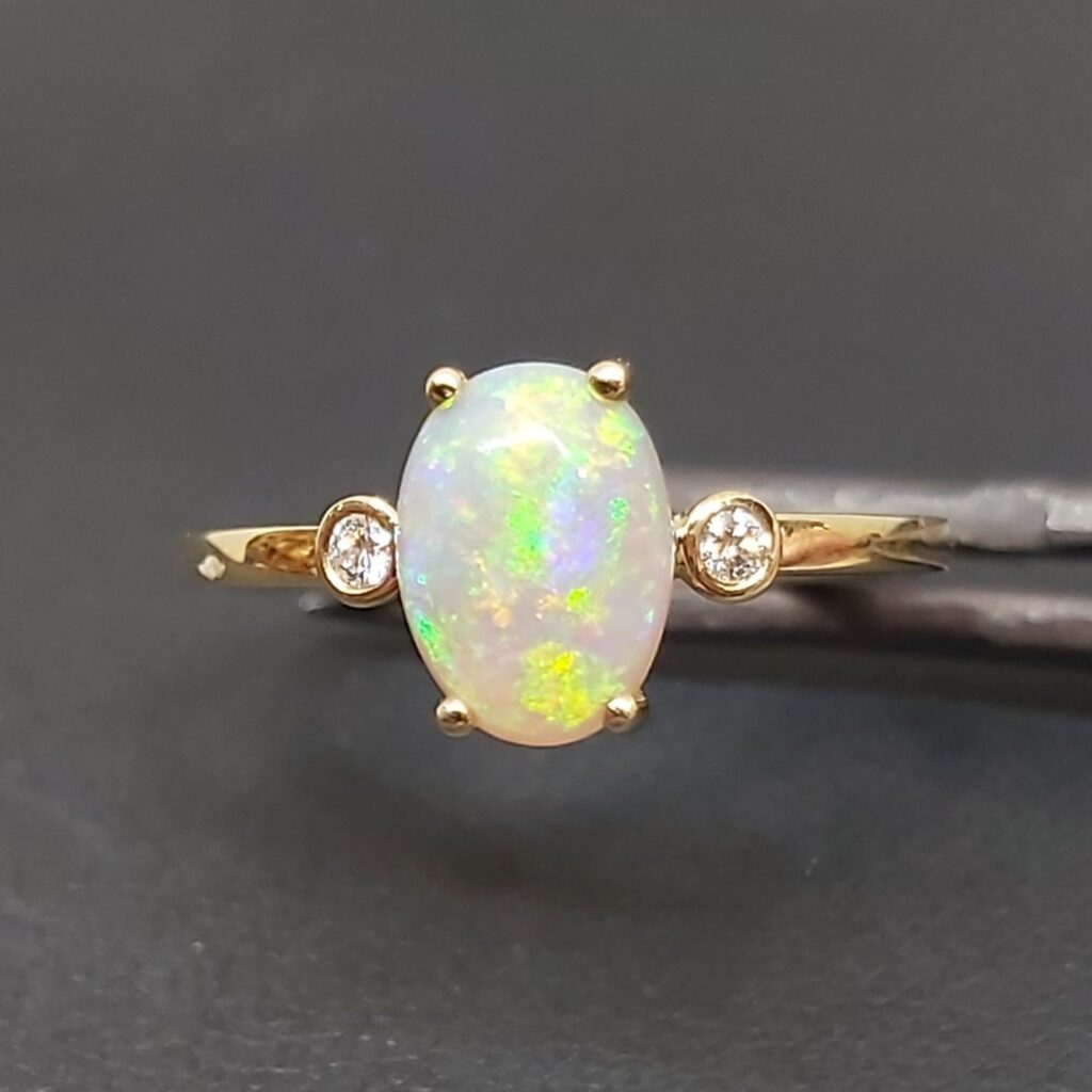 18k Yellow Gold Solid Crystal Opal Ring