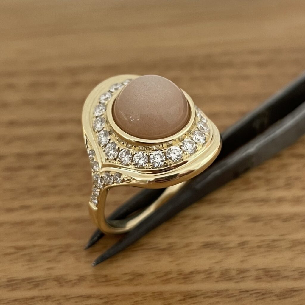 Yellow Gold Moonstone & Diamond Ring 675570