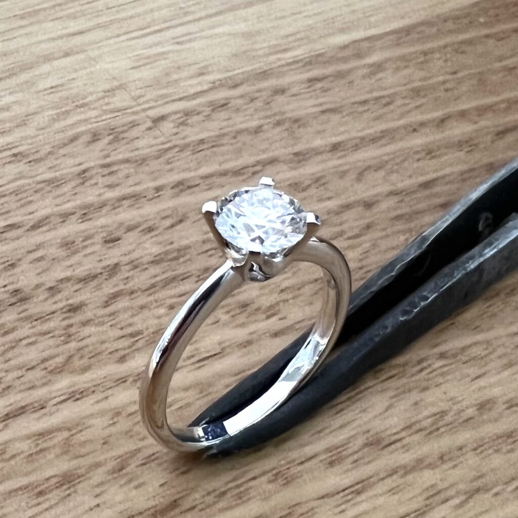 White Gold Diamond Ring 675871