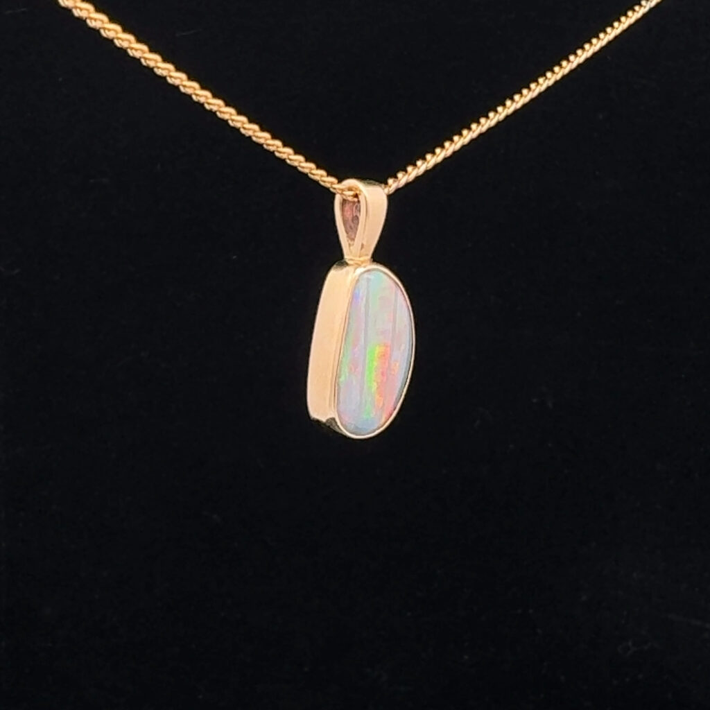 9K Yellow Gold Solid Crystal Opal Pendant 18448