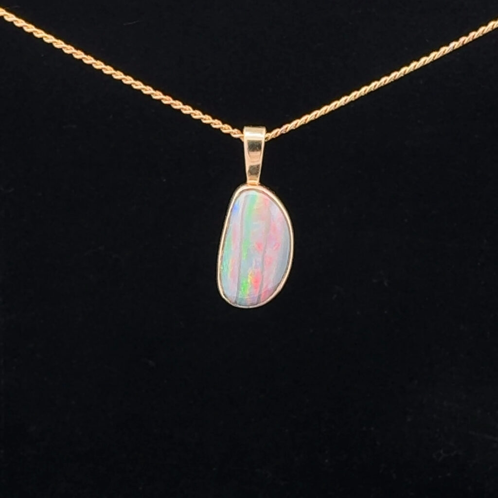 9K Yellow Gold Solid Crystal Opal Pendant 18448