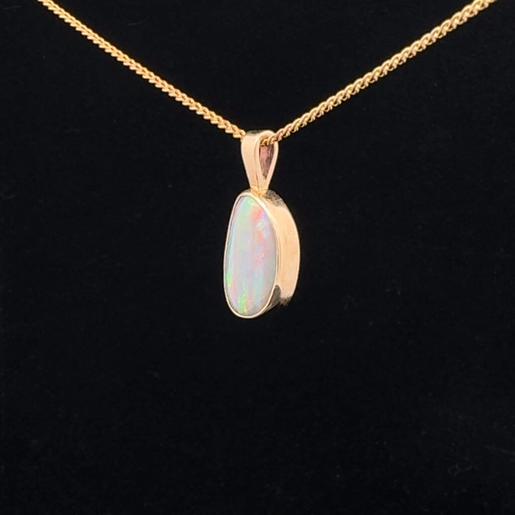 9K Yellow Gold Solid Crystal Opal Pendant 18448