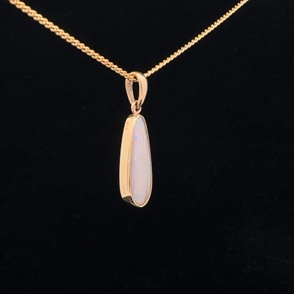 9K Yellow Gold Solid Crystal Opal Pendant 18456