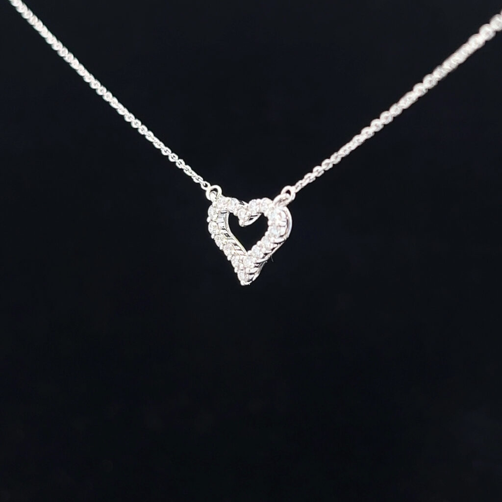 18K White Gold Diamond Heart Necklace 18541