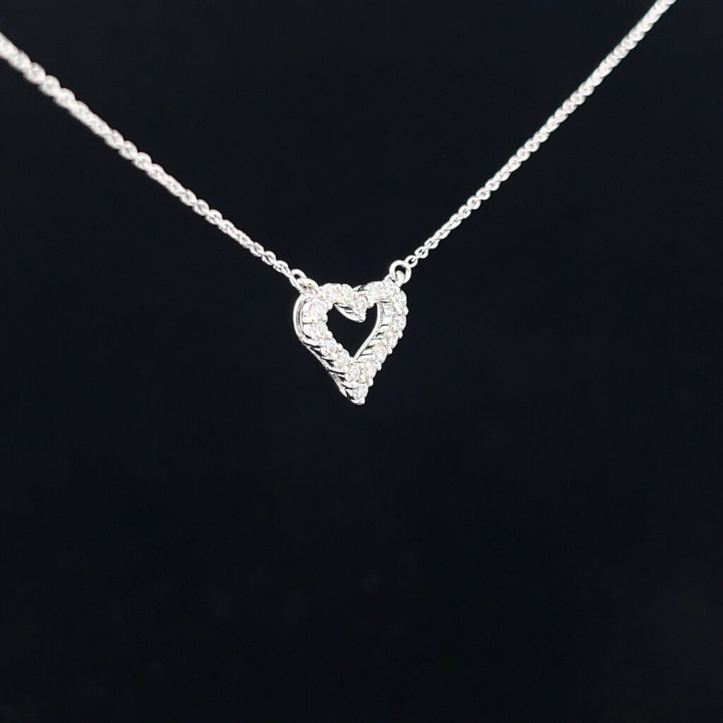 18K White Gold Diamond Heart Necklace 18541