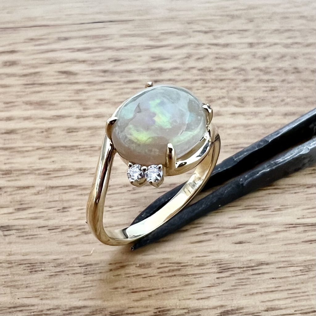 18K Yellow Gold Solid Opal & Diamond Ring 826600