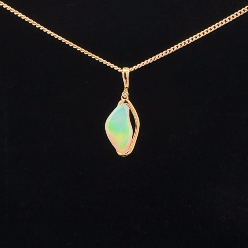 18K Yellow Gold Solid Crystal Opal Pendant 19845