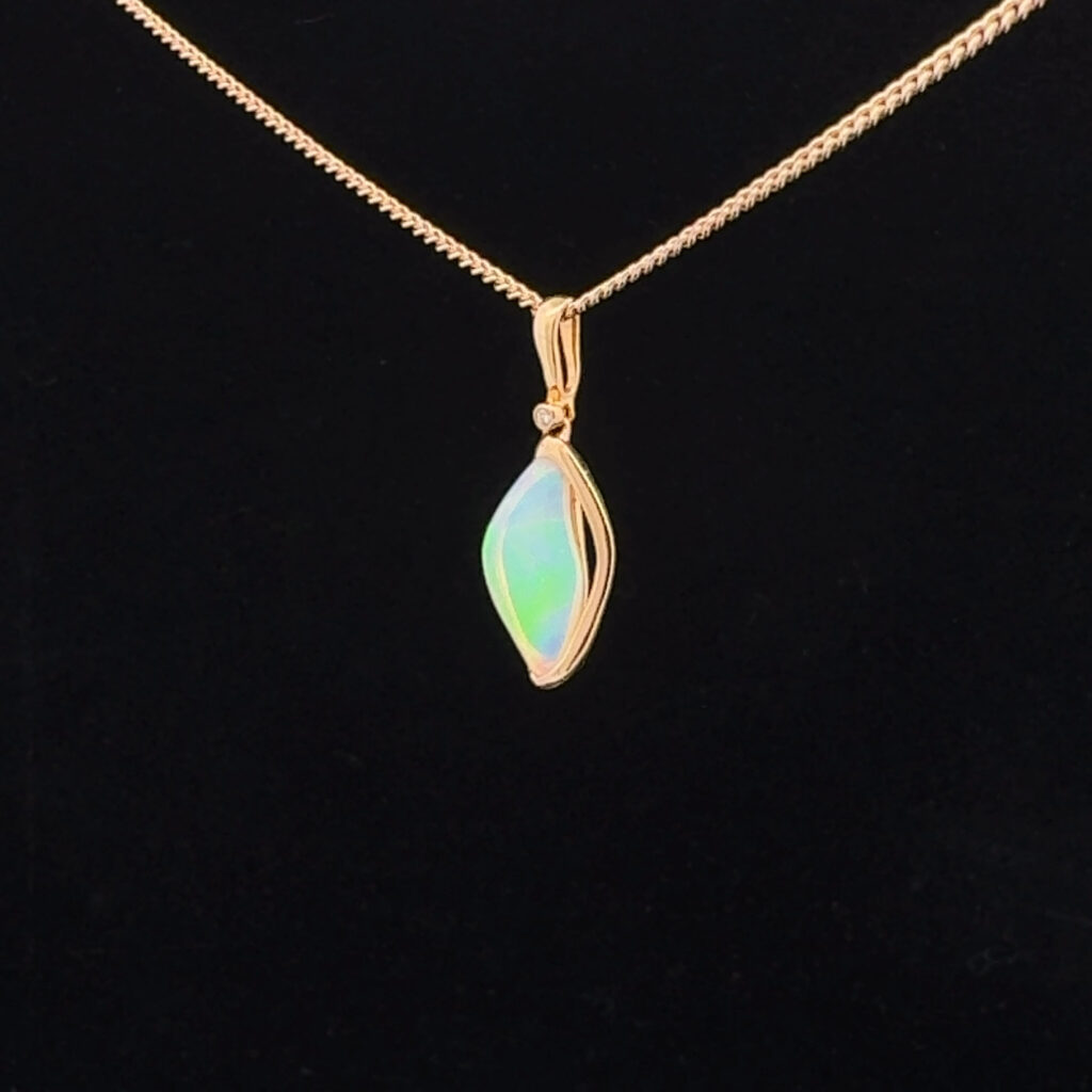 18K Yellow Gold Solid Crystal Opal Pendant 19845