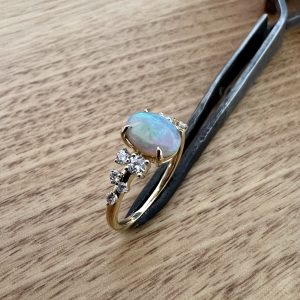 18K Gold Solid Crystal Opal & Diamond Ring 21052