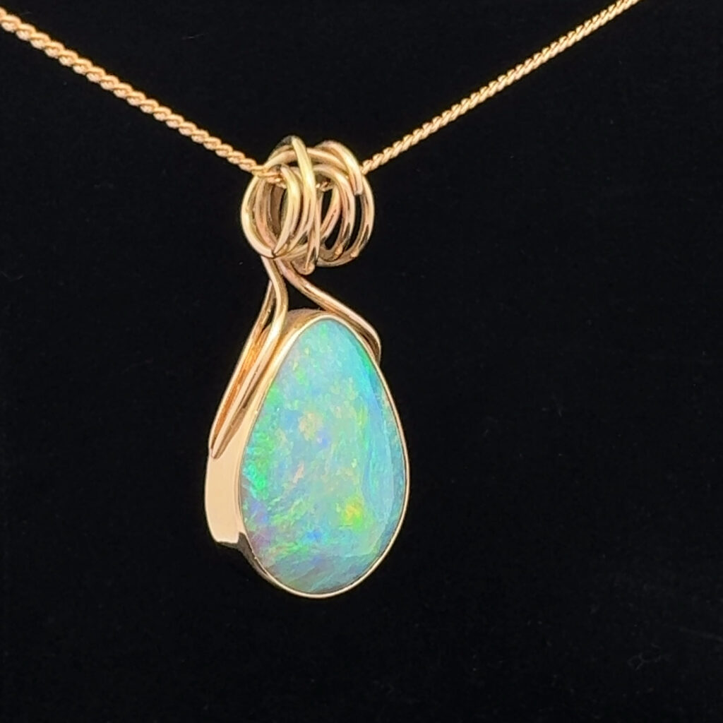 18K Yellow Gold Solid Crystal Opal Pendant 28577