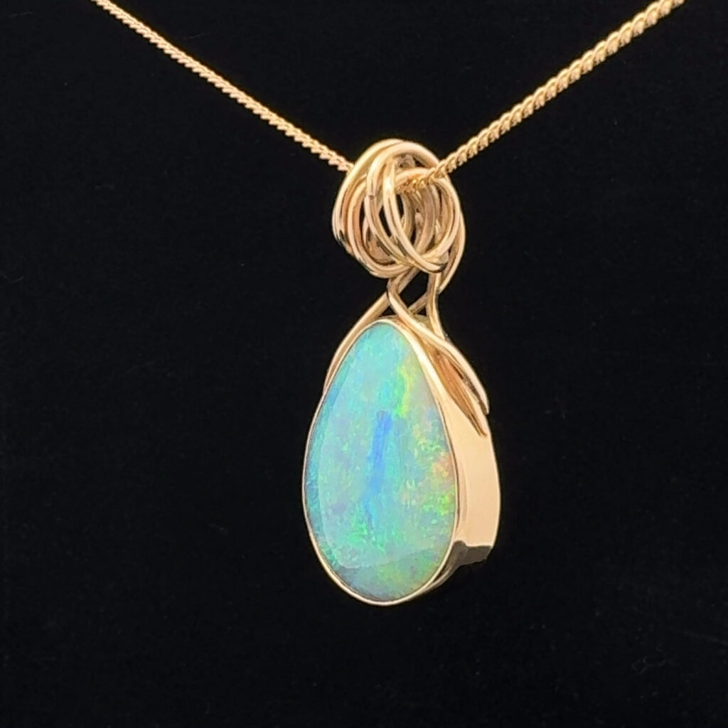 18K Yellow Gold Solid Crystal Opal Pendant 28577