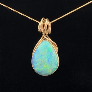 18K Yellow Gold Solid Crystal Opal Pendant 28577