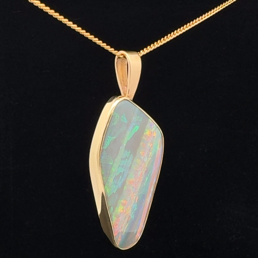 18K Yellow Gold Solid Crystal Opal Pendant 28586