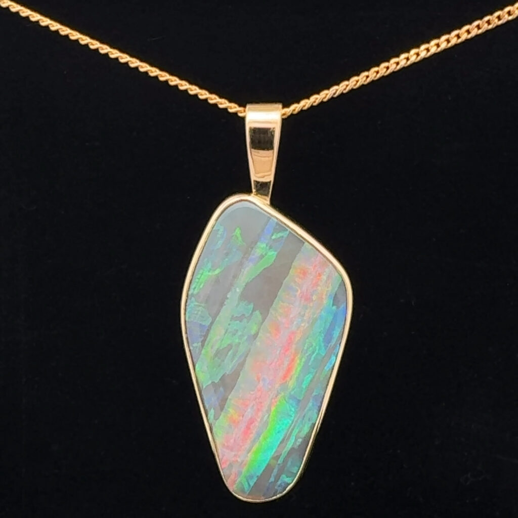 18K Yellow Gold Solid Crystal Opal Pendant 28586