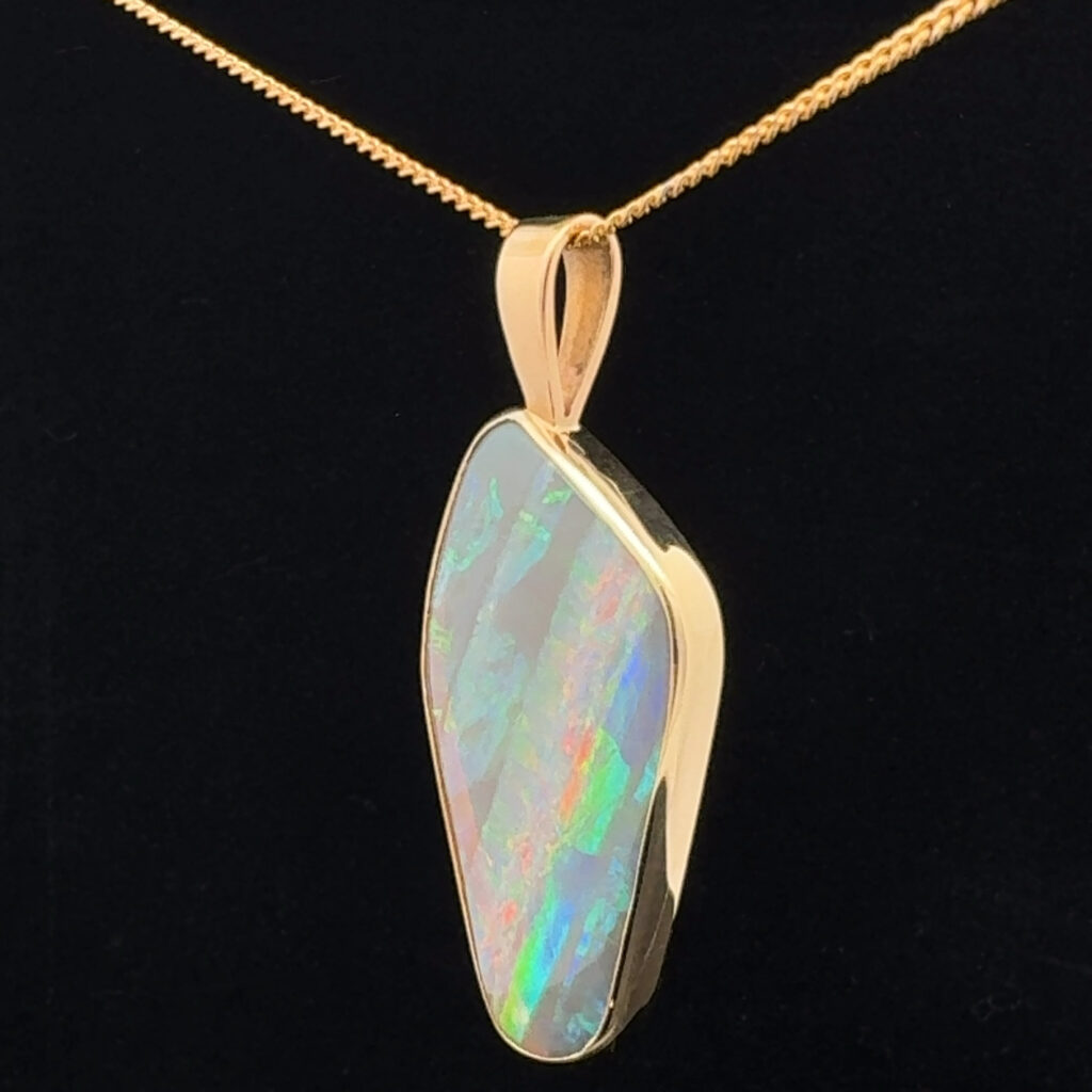 18K Yellow Gold Solid Crystal Opal Pendant 28586