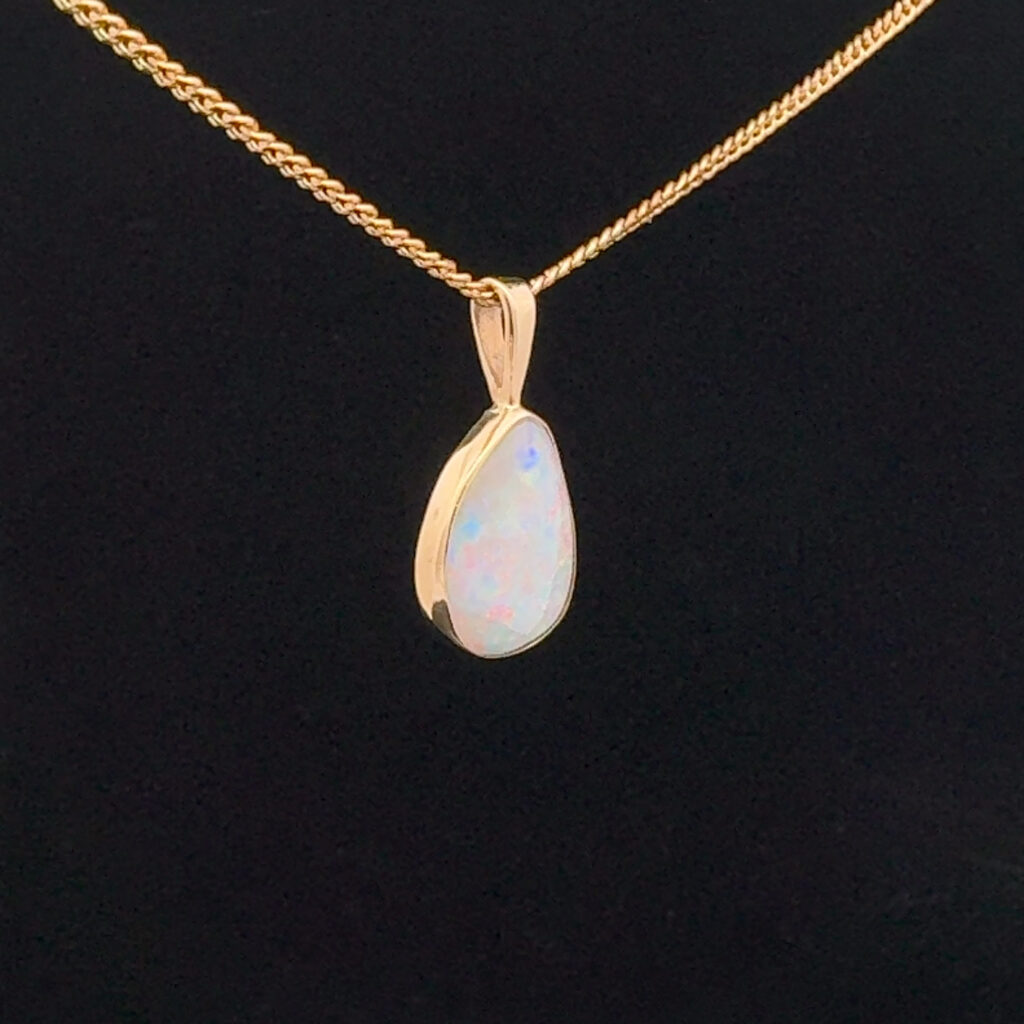 18K Yellow Gold Solid Crystal Opal Pendant 30293