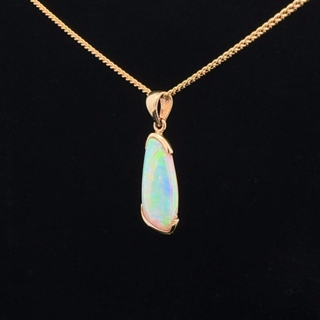 18K Yellow Gold Solid Crystal Opal Pendant 30310