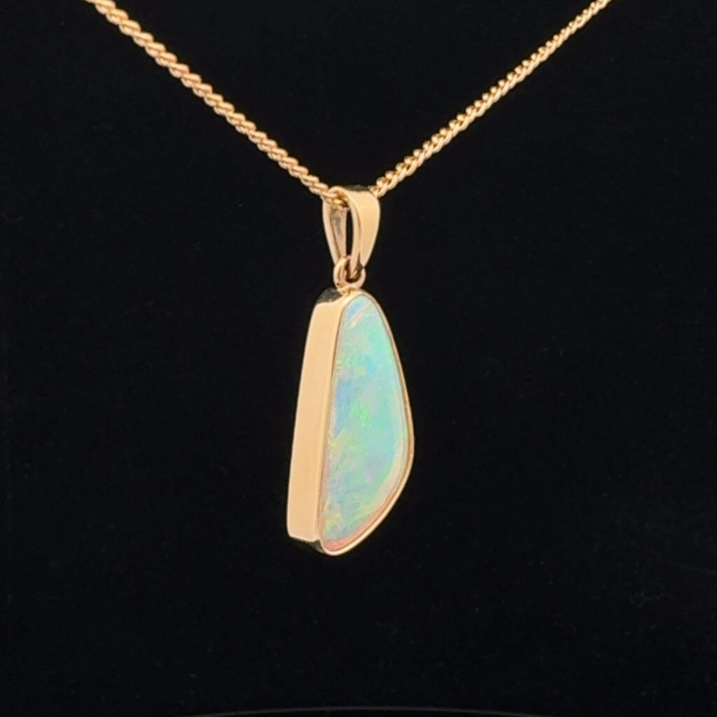 18K Yellow Gold Crystal Opal Pendant 30812