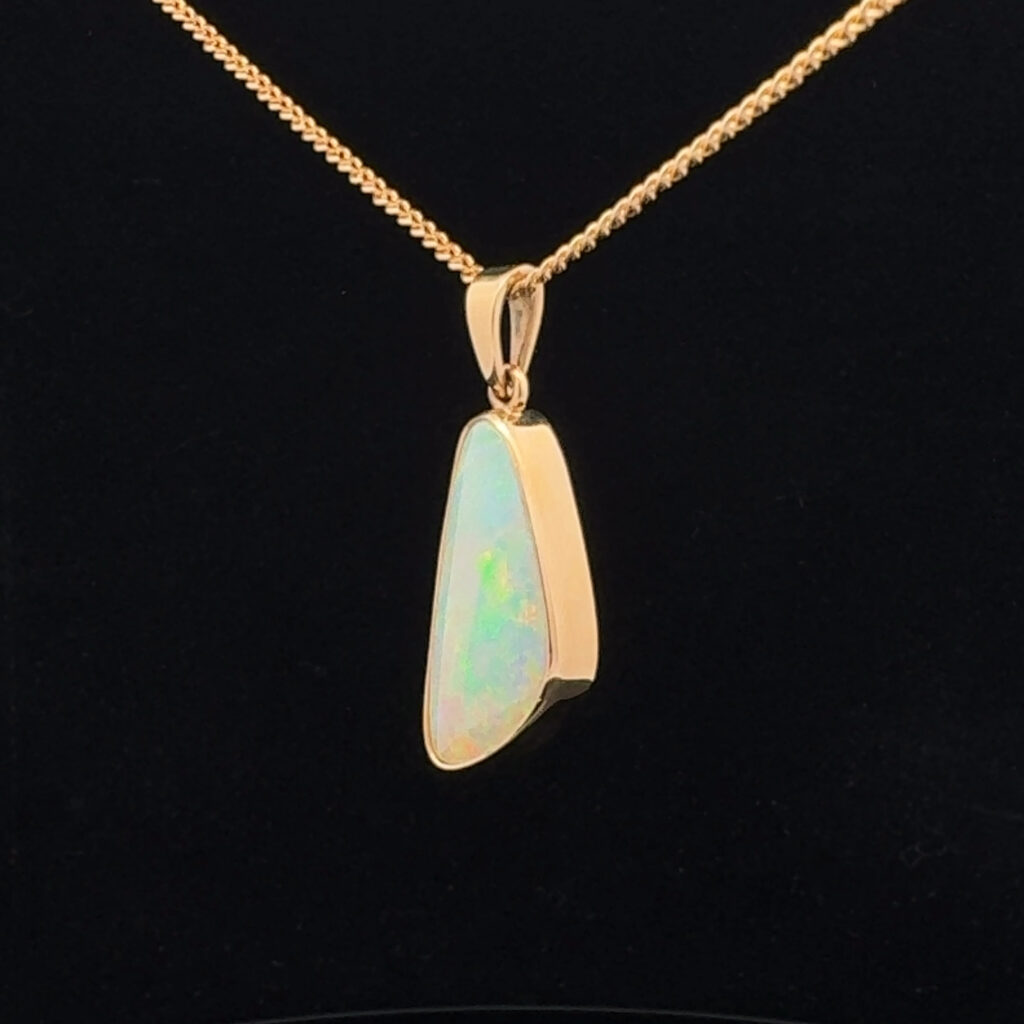 18K Yellow Gold Crystal Opal Pendant 30812