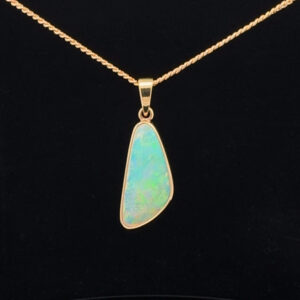 18K Yellow Gold Crystal Opal Pendant 30812