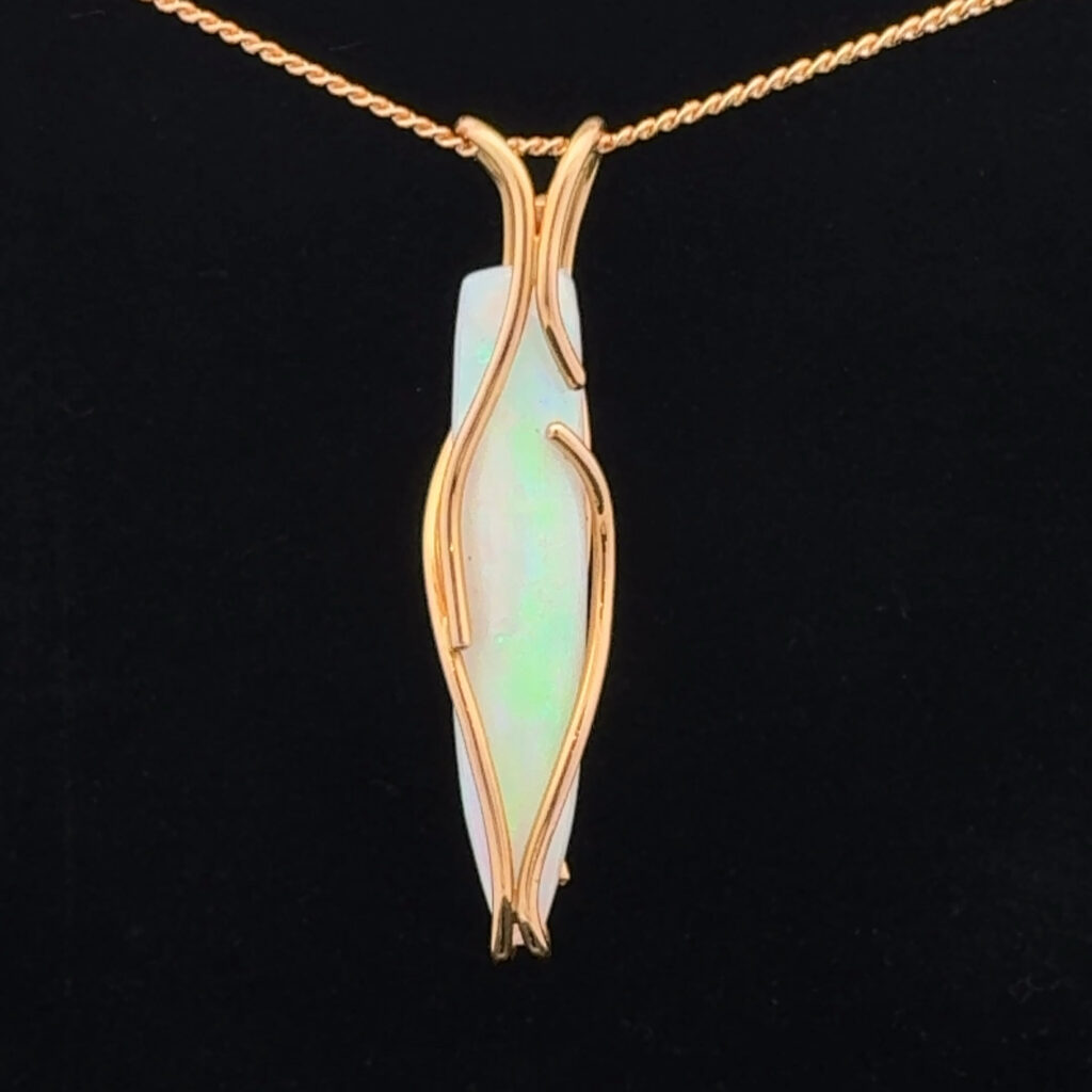 18K Yellow Gold Solid Crystal Opal Pendant 30815