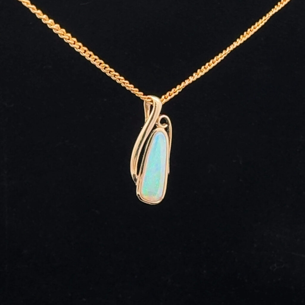 9K Yellow Gold Solid Crystal Opal Pendant 30824