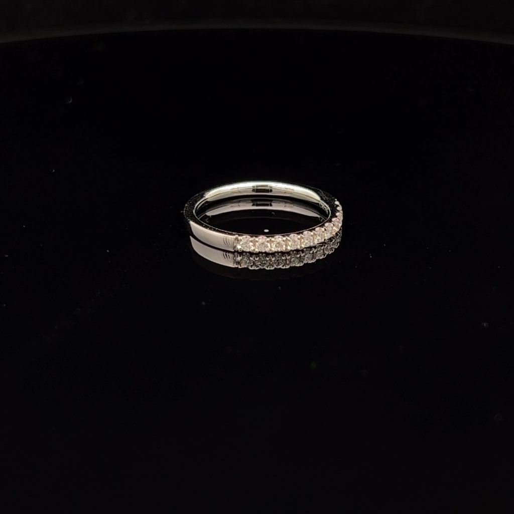 18K White Gold Diamond Wedding Band 826064