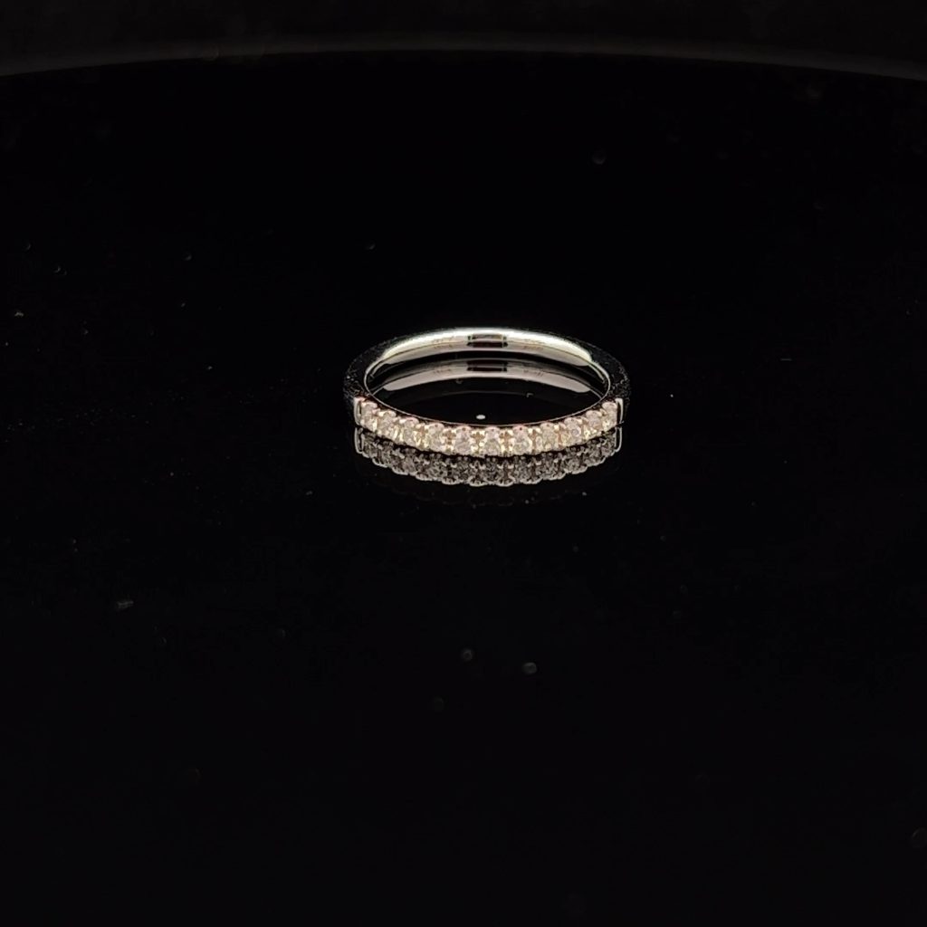 18K White Gold Diamond Wedding Band 826064