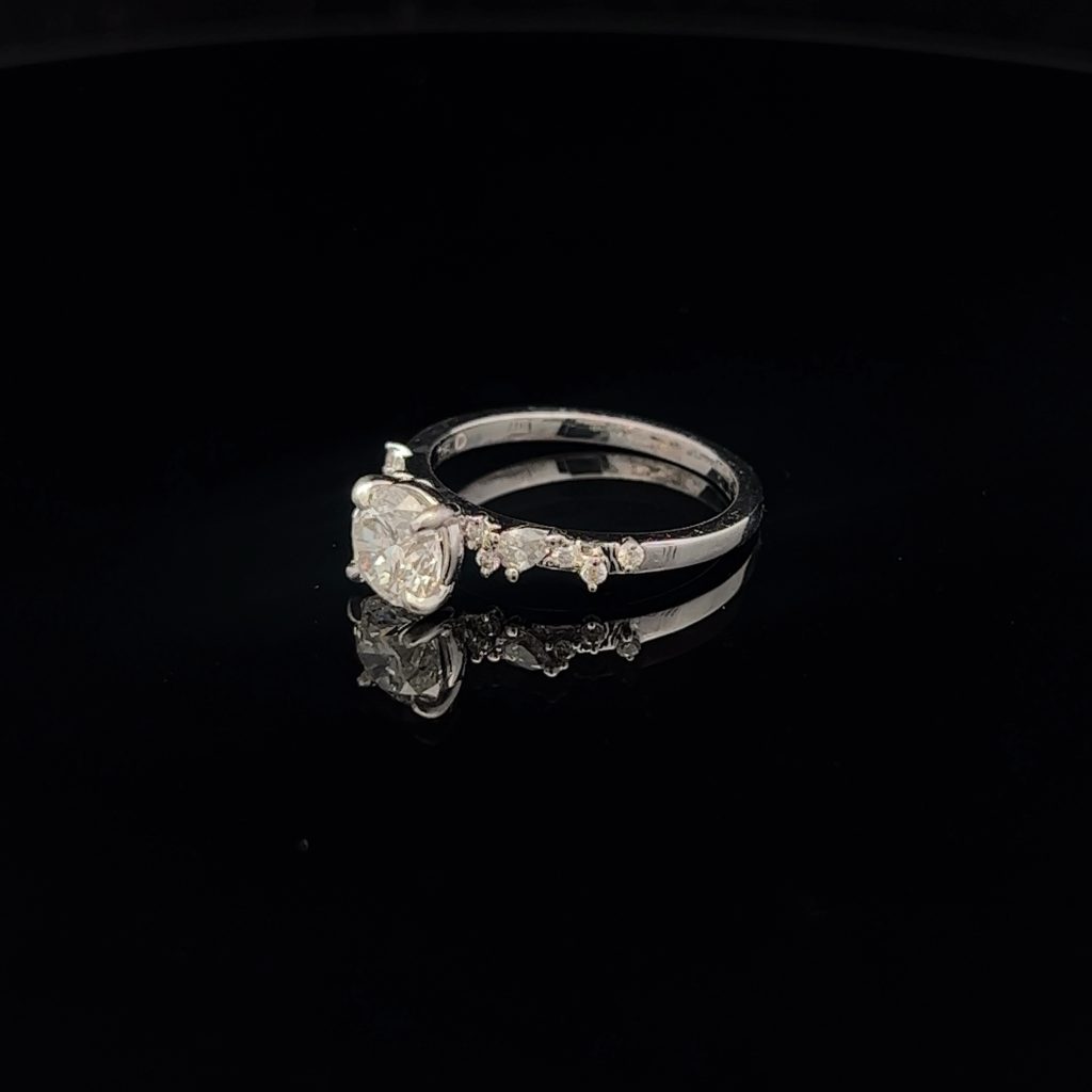 18K White Gold Diamond Engagement Ring 675547