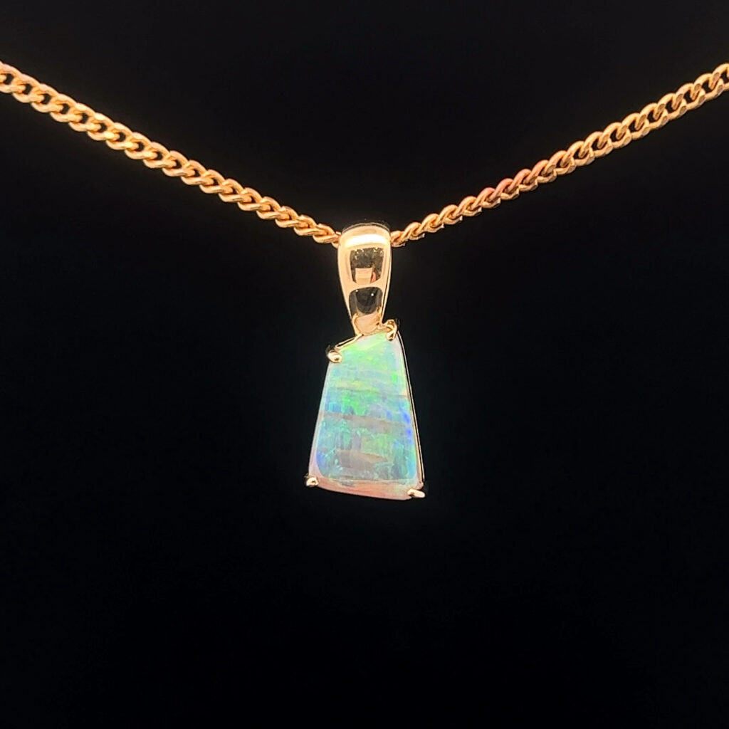 9K Yellow Gold Solid Crystal Opal Pendant