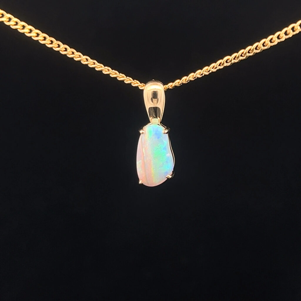 9K Yellow Gold Solid Crystal Opal Pendant