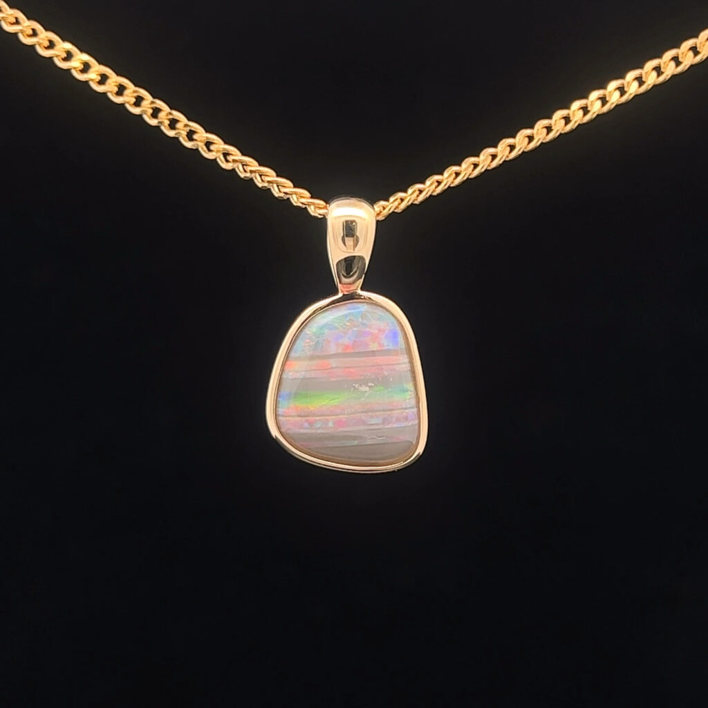 9K Yellow Gold Solid Crystal Opal Pendant