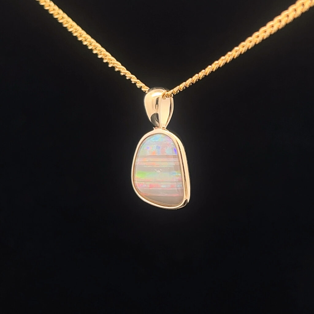 9K Yellow Gold Solid Crystal Opal Pendant