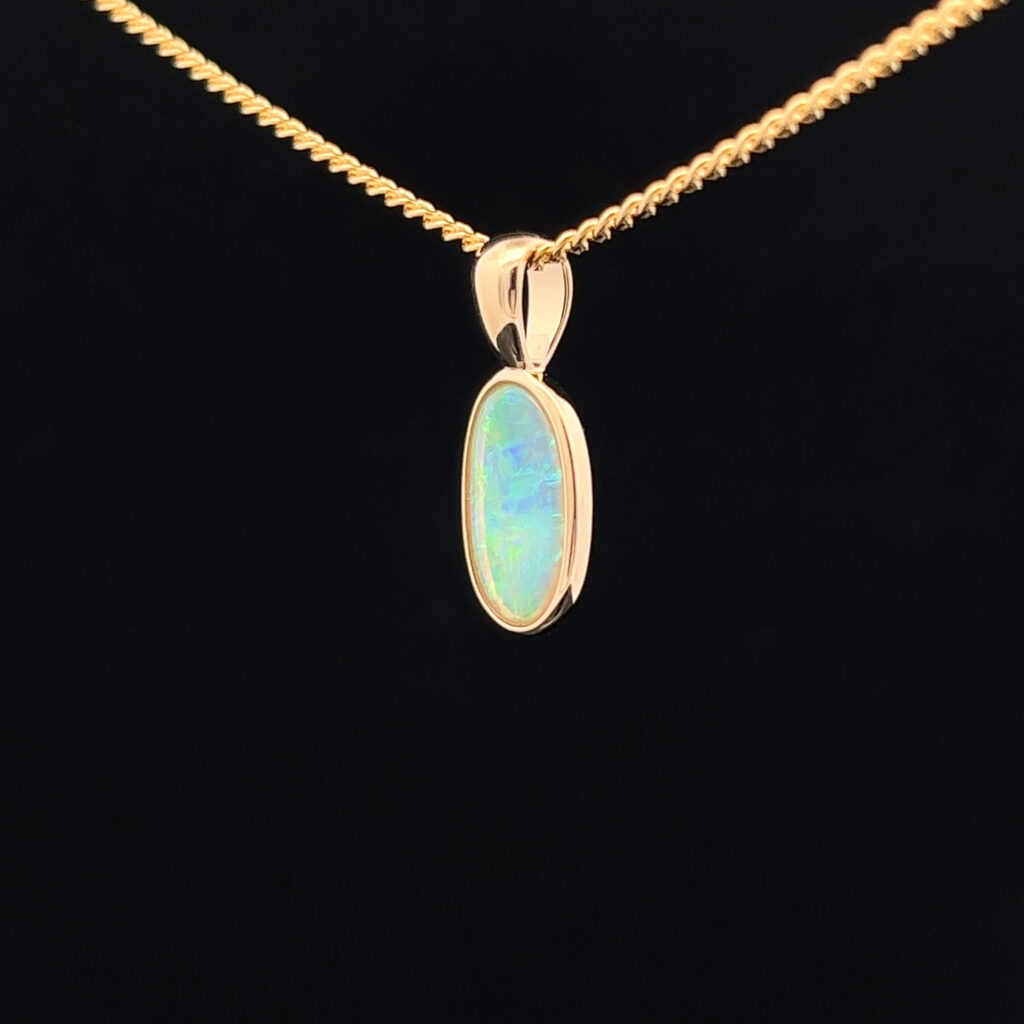 9K Yellow Gold Solid Crystal Opal Pendant