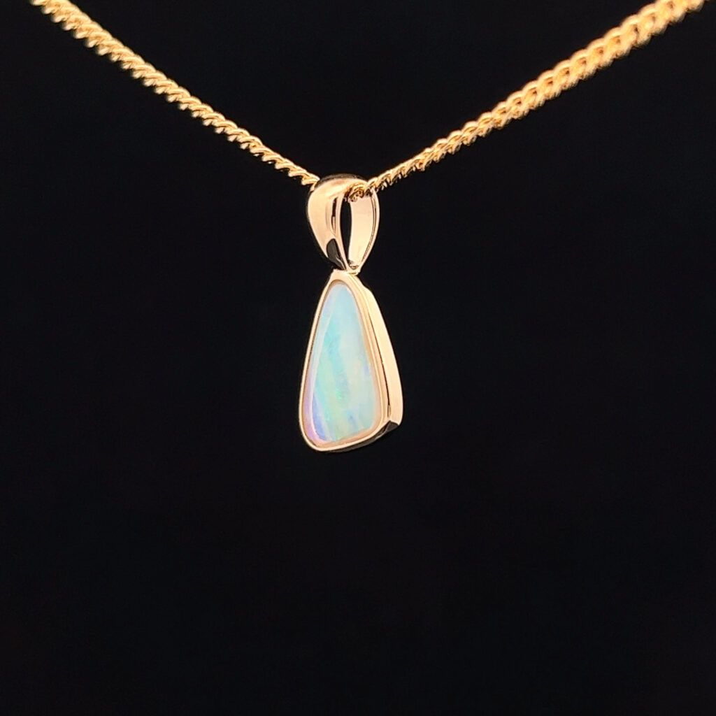 9K Yellow Gold Solid Crystal Opal Pendant