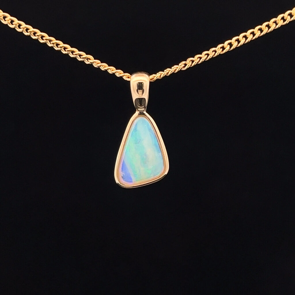 9K Yellow Gold Solid Crystal Opal Pendant