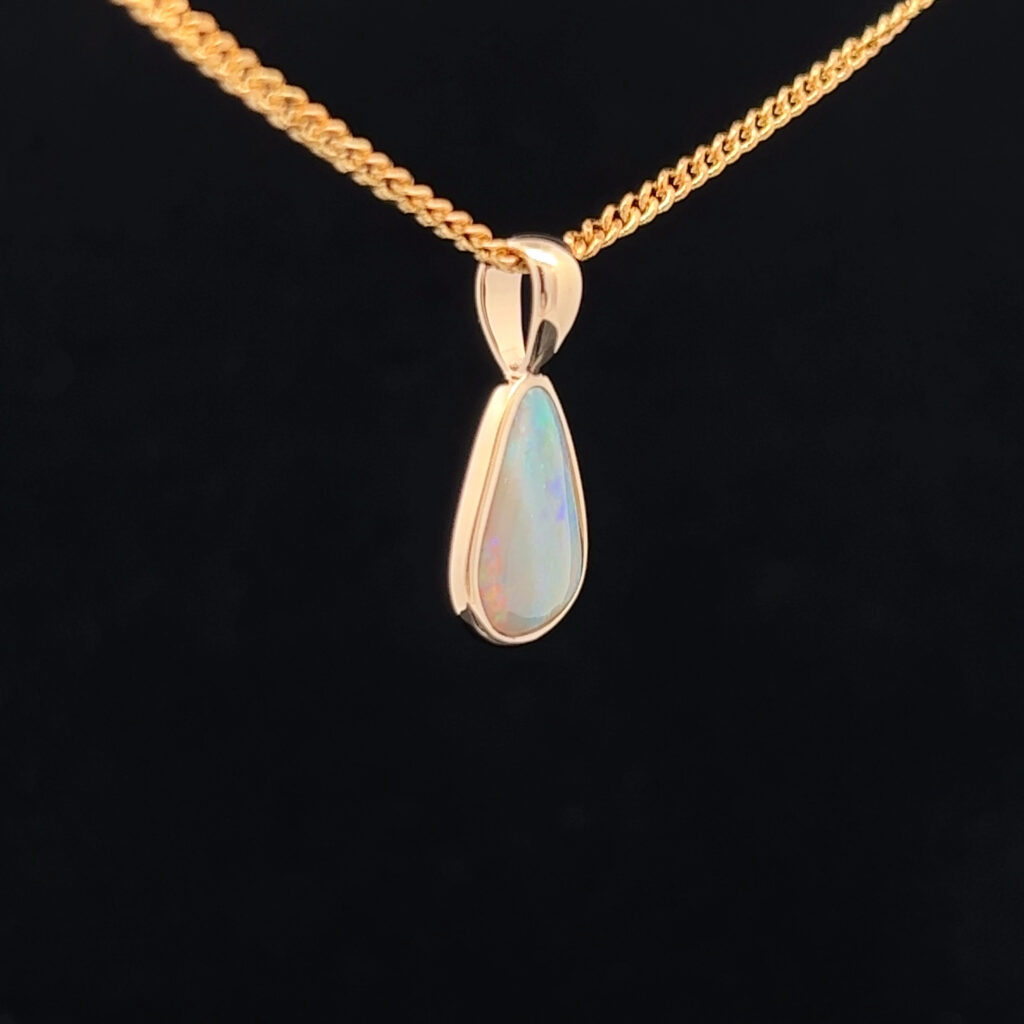 9K Yellow Gold Solid Crystal Opal Pendant