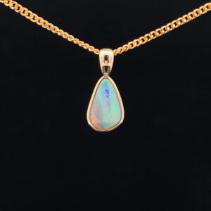 9K Yellow Gold Solid Crystal Opal Pendant