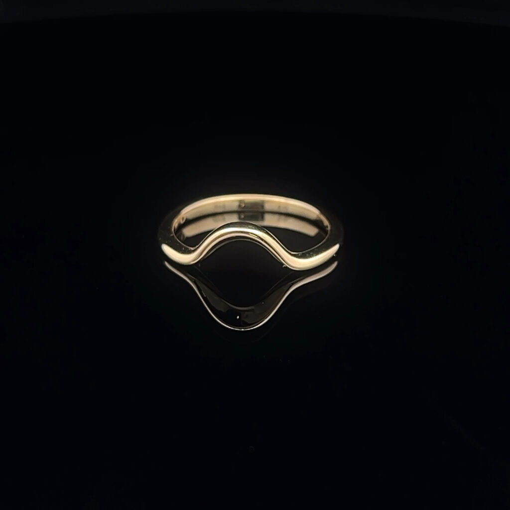 18K Yellow Gold Twisted Fitted Wedding Band 826330